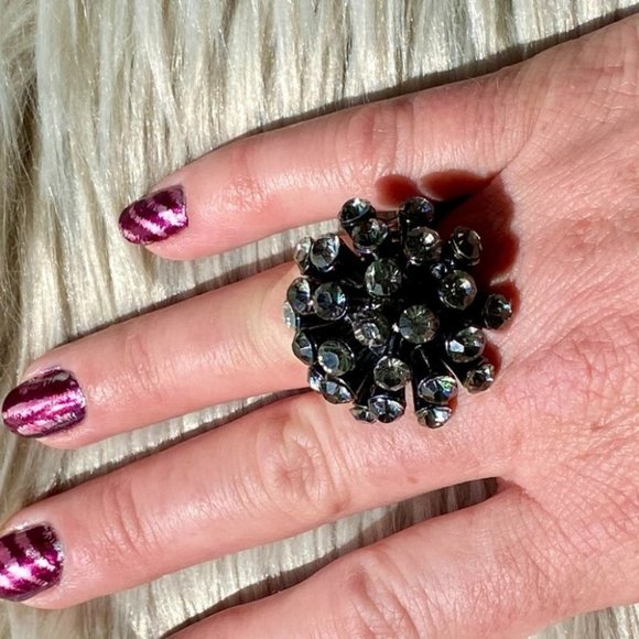 🟣 (2/$20) - Gorgeous Black tone with gems Statement Stretch Ring - One Size - Picture 6 of 12